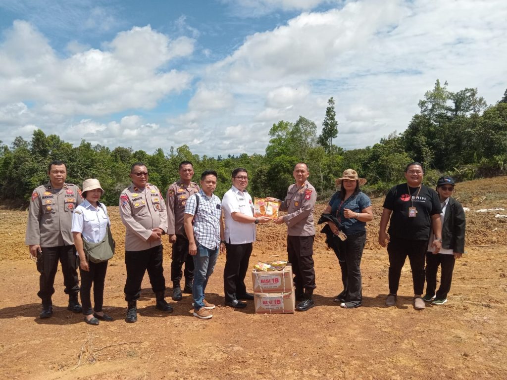 PENYERAHAN BIBIT JAGUNG