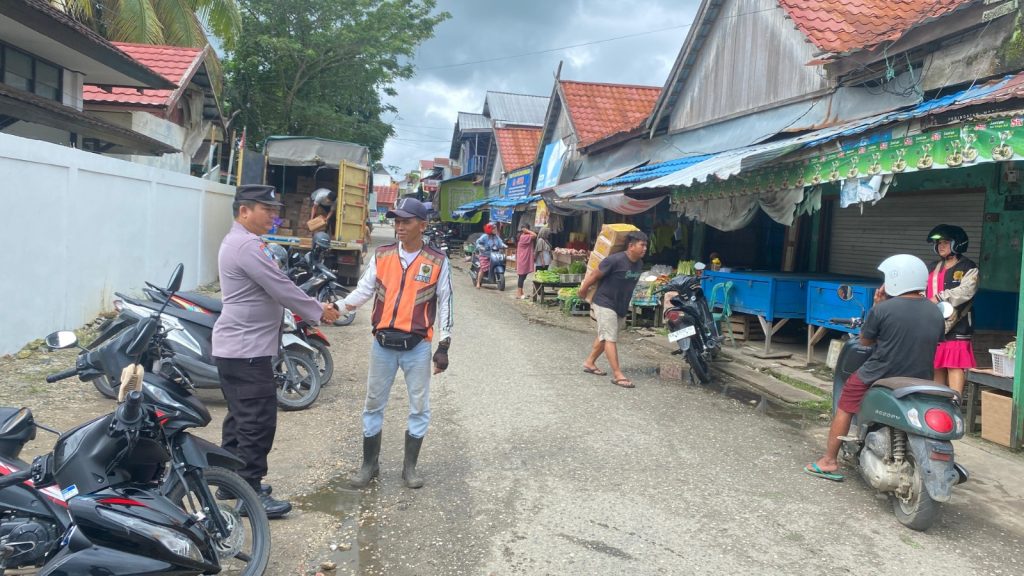 personel polsek kurun patroli ke pasar