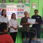 Babinsa Kawal Penyaluran BLT-DD di Desa Bangkuang, Pastikan Bantuan Tepat Sasaran