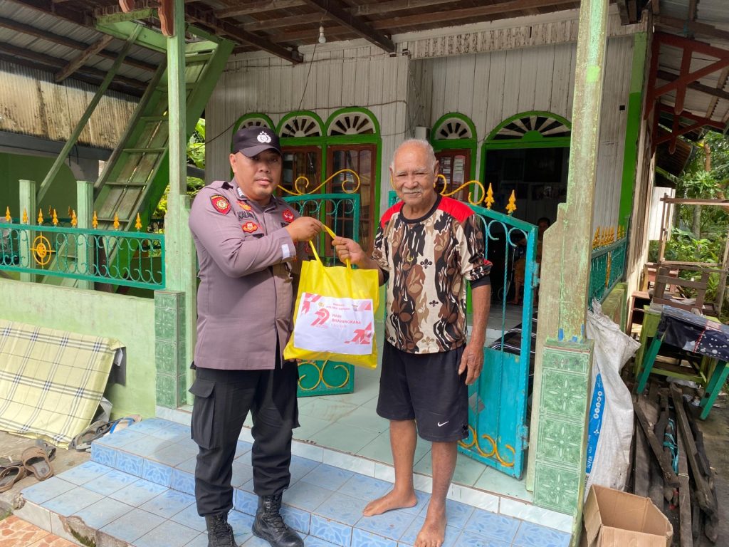 bantuan paket sembako polsek sepang