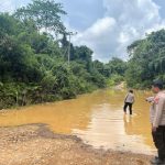 Polsek Kahut Tingkatkan Kesiagaan, Jalan Penghubung Tergenang Banjir