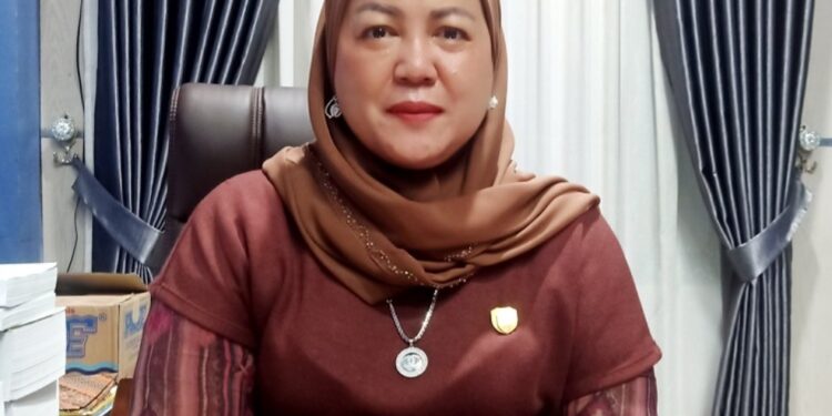 Hj. Henny Rosgiaty Rusli__1