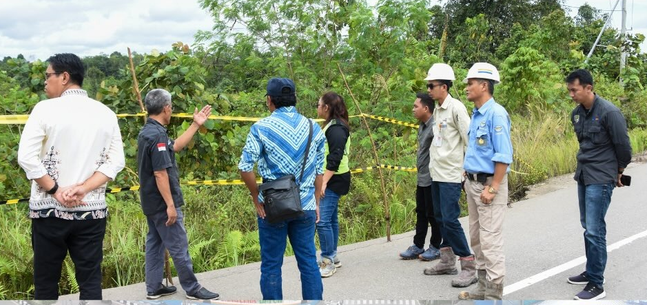 Tangani Kerusakan Jalan Menuju Benangin__3