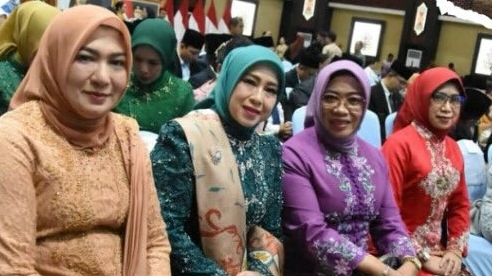 Hadiri Peringatan Hari Ibu ke-97 Tingkat Provinsi Kalteng__1