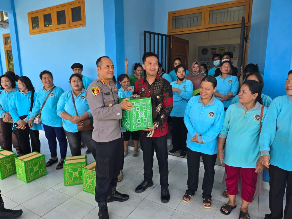 Kapolres Salurkan 43 Paket Sembako untuk Relawan SPPG Kemala Presisi