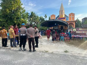 Polsek Tewah Hadirkan Rasa Aman pada Ibadah Natal