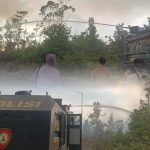 Polres Gunung Mas Bersama Tim Gabungan Padamkan Karhutla di Desa Penda Pilang